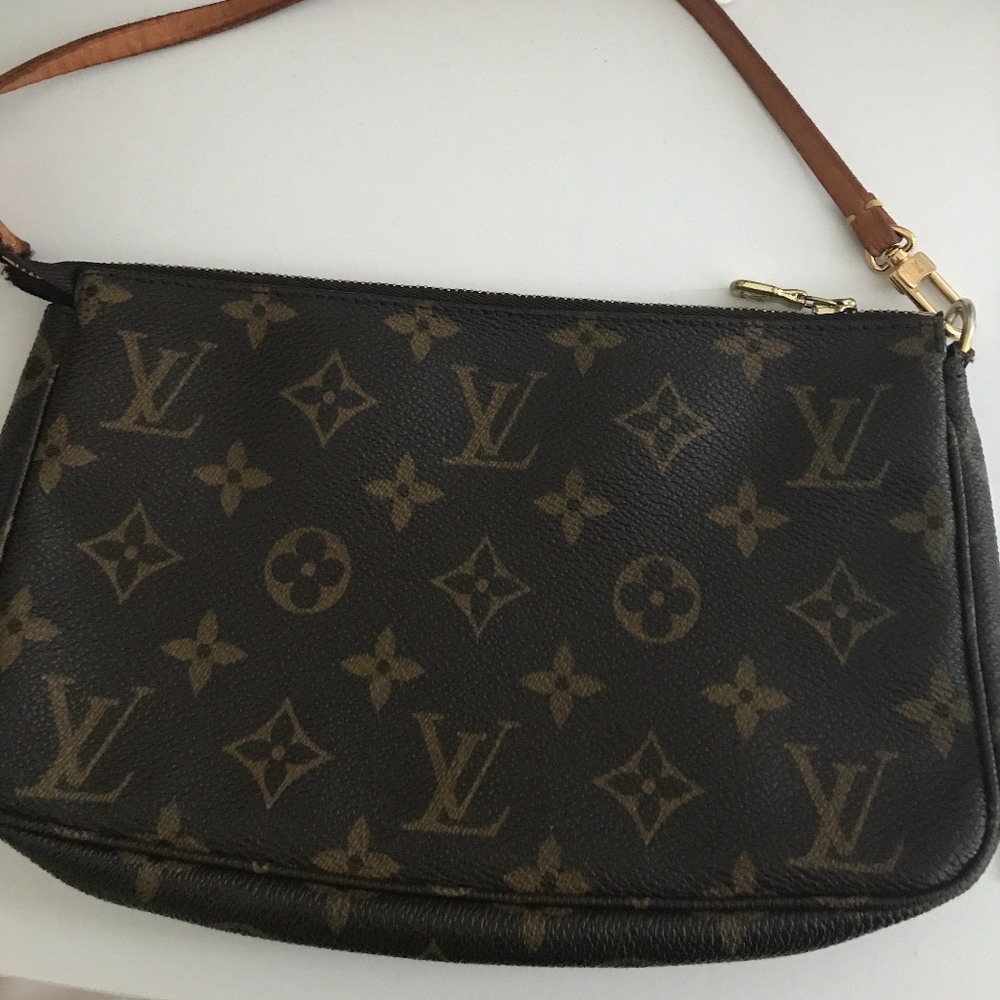 Louis Vuitton Pouchette